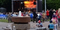PIEKTDIENAS VAKARA PASTAIGĀ – KONCERTI, “GREIZAIS RATIŅŠ” UN KINONAKTS 