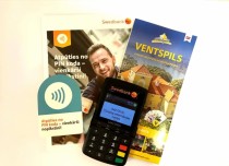 Ventspils Tūrisma informācijas centrā ir iespēja suvenīrus iegādāties ar bankas karti