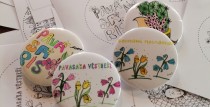 Badge workshop for schoolchildren at the Craft House during the school holidays