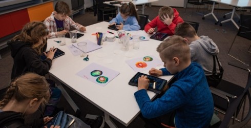 Ventspils Digitālais centrs aicina skolēnus piedalīties brīvlaika darbnīcās “Pavasara algoritmi”