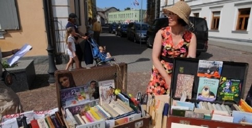 GRĀMATU SVĒTKI RĀTSLAUKUMĀ