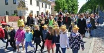 BĒRNU SVĒTKOS – DAUDZ PĀRSTEIGUMU UN IEMĪĻOTU VAROŅU 