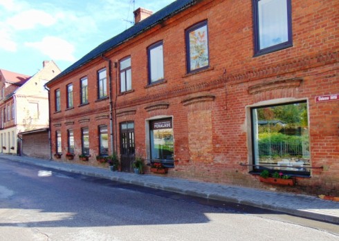 Kandavā amatnieku izstrādājumi nopērkami salonā/veikalā PŪRA LĀDE