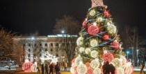 Ziemassvētku rotājumi ienes gaismu un brīnumu sajūtu