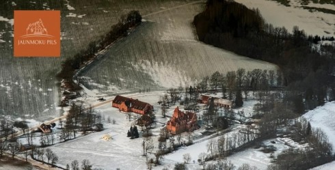 Jaunmoku pils tornī apskatāma gaisa balonu kuģošanas pioniera un fotogrāfa Gunāra Dukštes aerofotogrāfiju izstāde “Lidojumā”