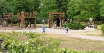  Labiekārtos rotaļu laukumus Ventspils Jūrmalas parkā un Kalēju un Tukuma ielu krustojumā