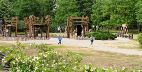 Labiekārtos rotaļu laukumus Ventspils Jūrmalas parkā un Kalēju un Tukuma ielu krustojumā