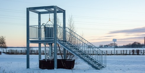 Liepājas Dabas mājas ekspozīciju papildina pirmās āra instalācijas