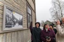 Rīgas ielu Sabilē rotā “Bilžu galerija”