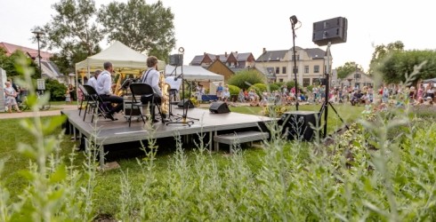 9. jūnijā vasaras muzikālais vakars M. Čaklā skvērā Saldū ar grupu "Triānas parks"