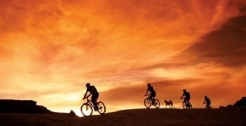 NOTIKS VELO BRAUCIENS “PRETĪ SAULRIETAM”